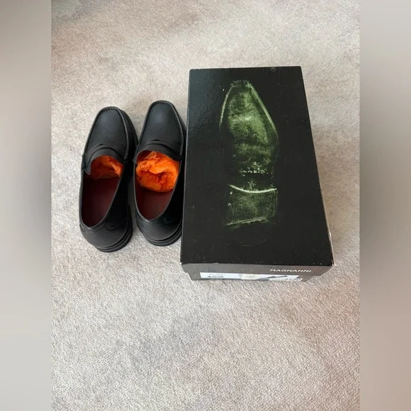 Magnanni by Gaziano Black Leather Loafers Magnanni by Gaziano Black Leather Loafers - danaclinics.com main image 3
